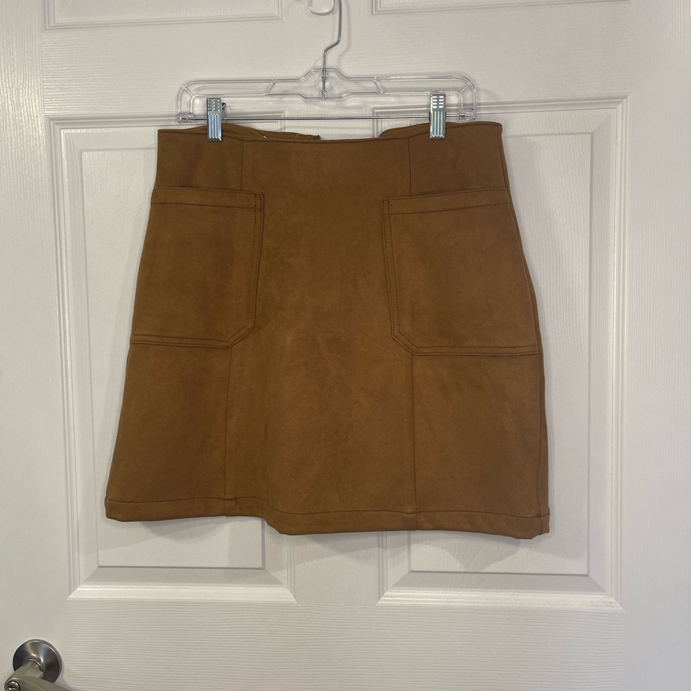 Maurice’s Camel Faux Suede Pocket Front Mini Skirt Size 10